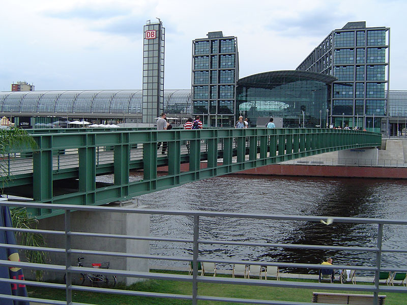 Gustav-Heinemann Bridge in Berlin