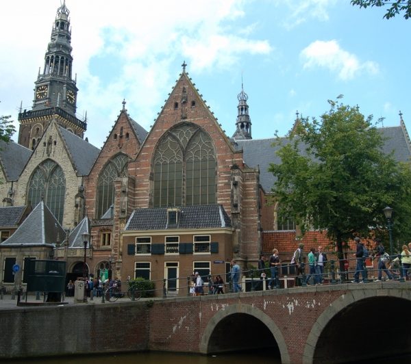 Iglesia Oude Kerk en Ámsterdam