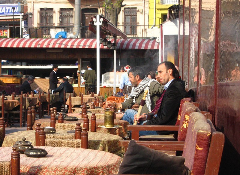 Fumando Narguile en Estambul