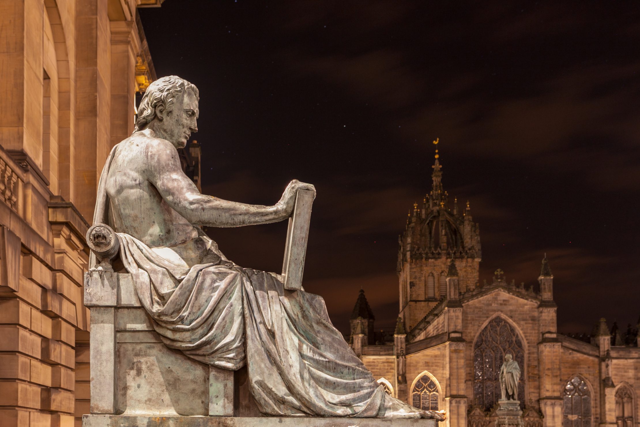 Estatua de David Hume en Edimburgo