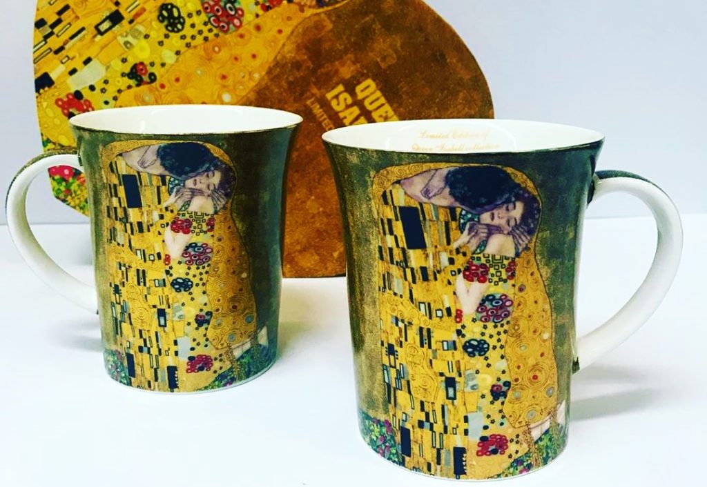 Porcelain coffee cups with Gustav Klimt's famous Kiss motive