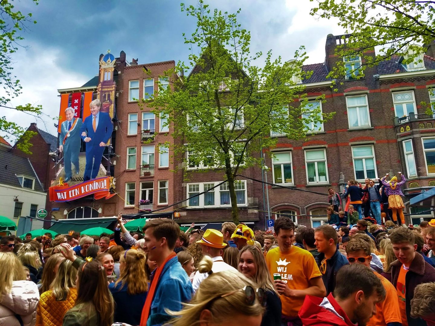 Fiesta en las Calles de Ámsterdam en el Día del Rey