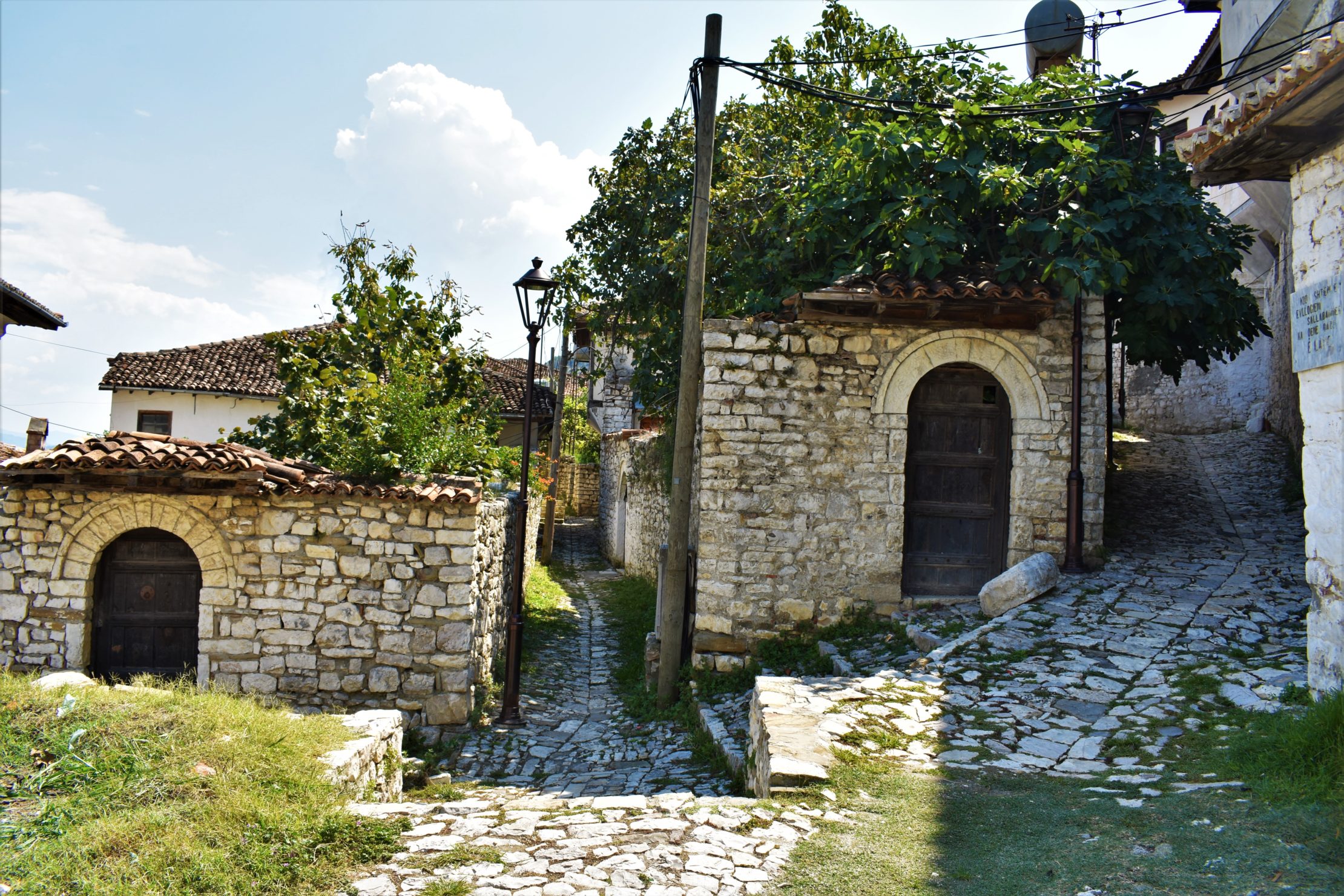 Calles y viviendas en el Castillo de Berat (2)