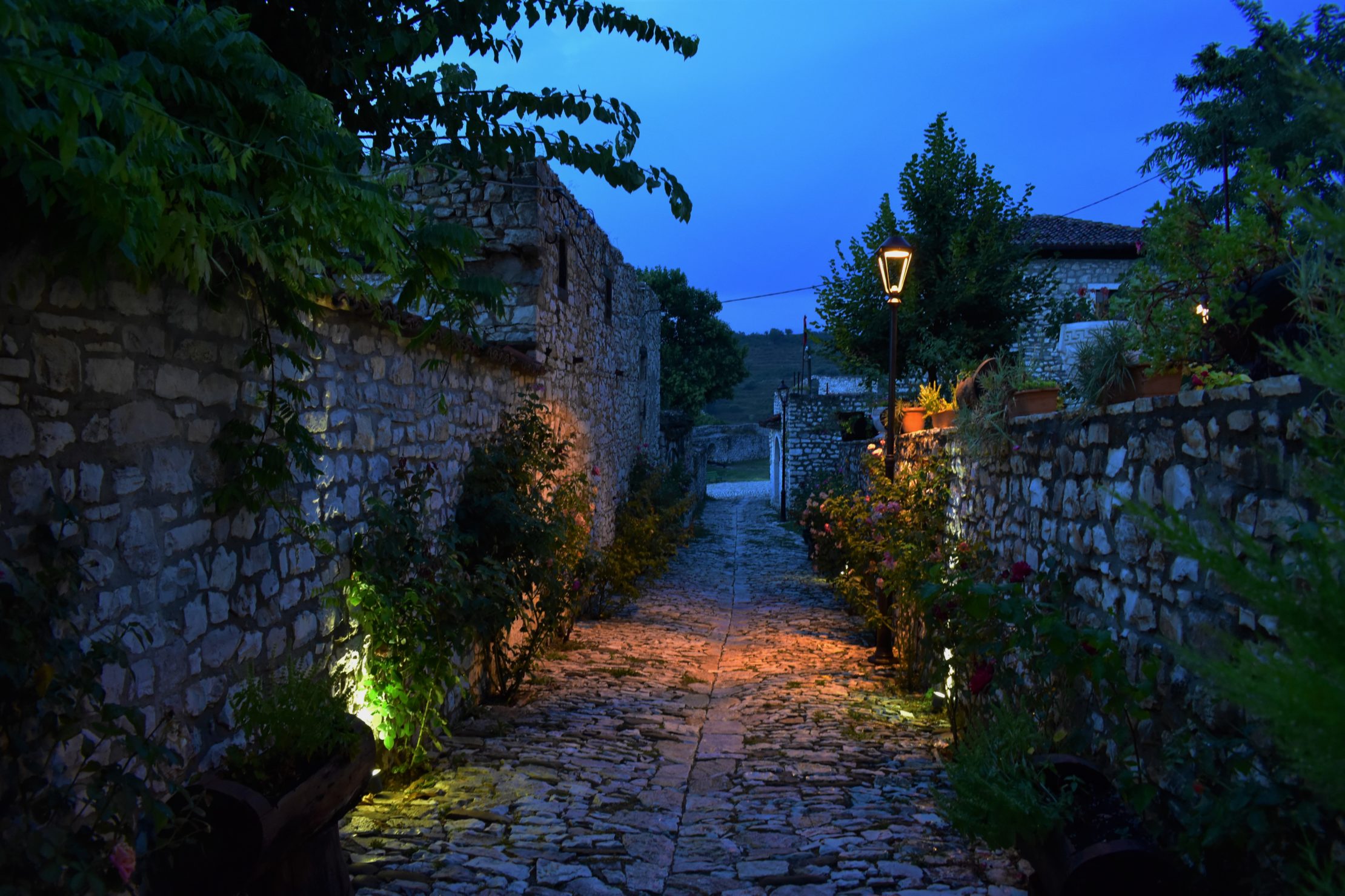 Calles y viviendas en el castillo de Berat (3)