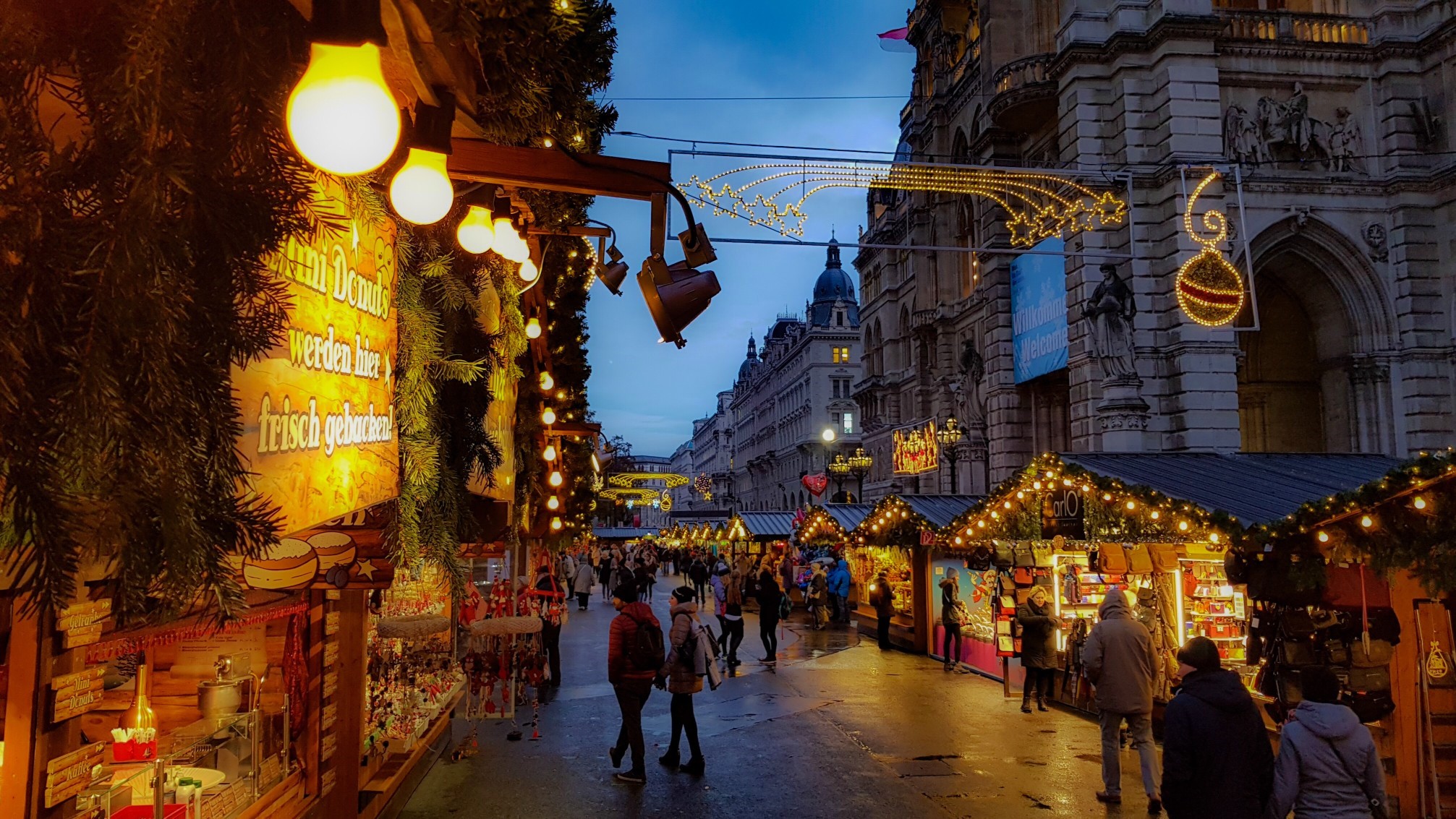 Las calles de Viena se llenan de puestos navideños