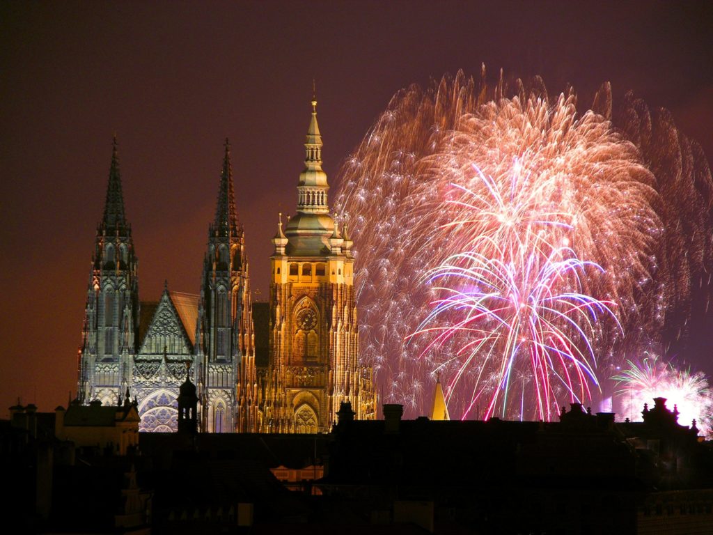 Splendid NYE fireworks over the castle in Prague