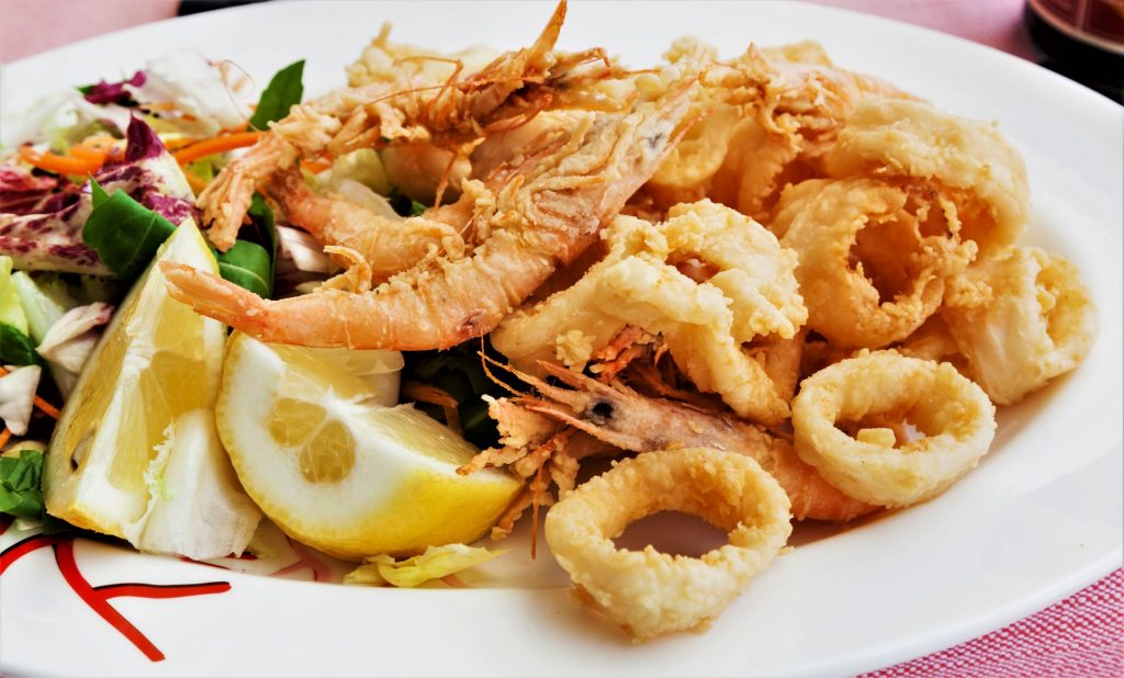 Fried squid - calamari - with shrimps