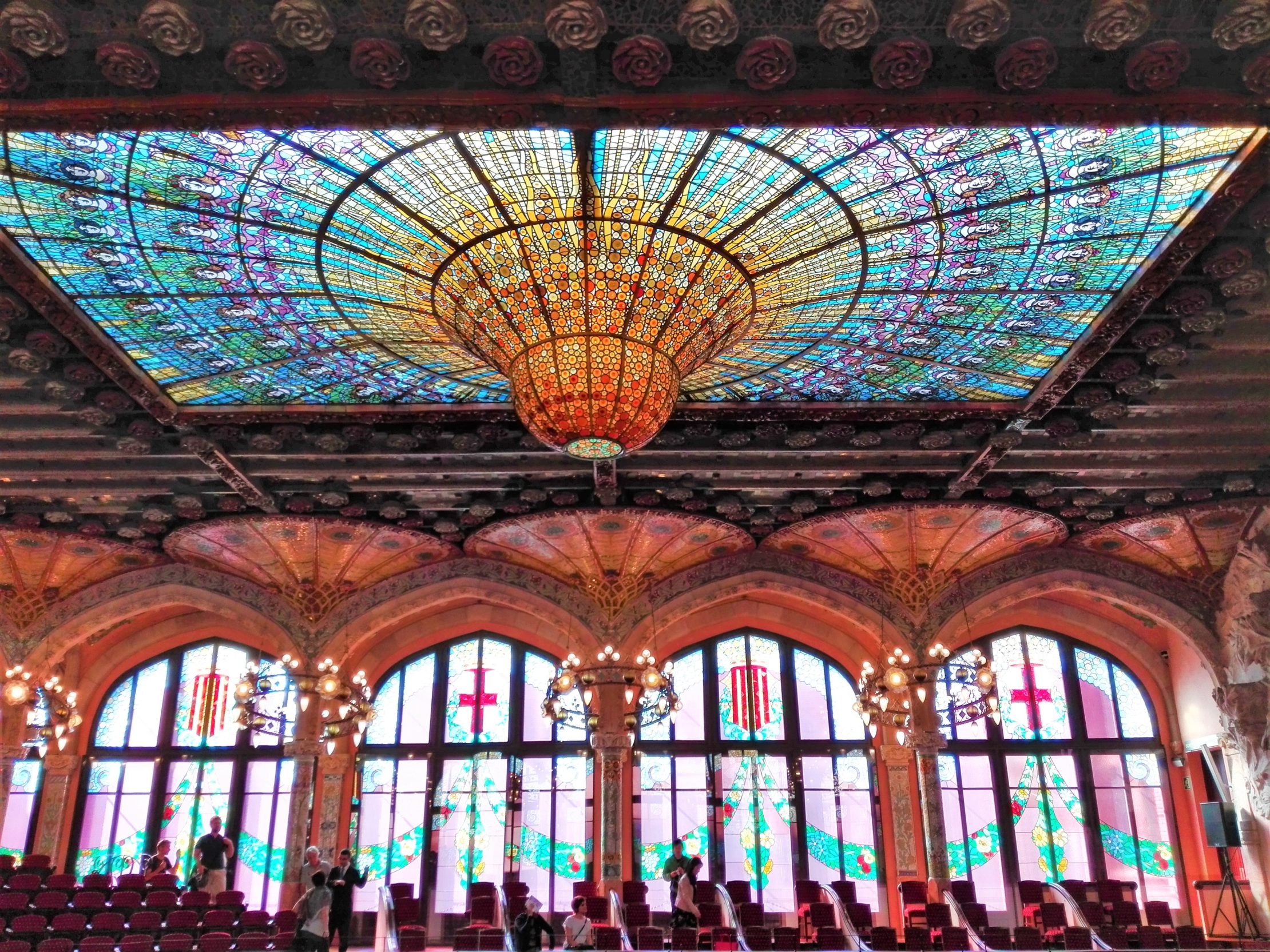 Espectacular vidriera modernista en el Palau de la Musica